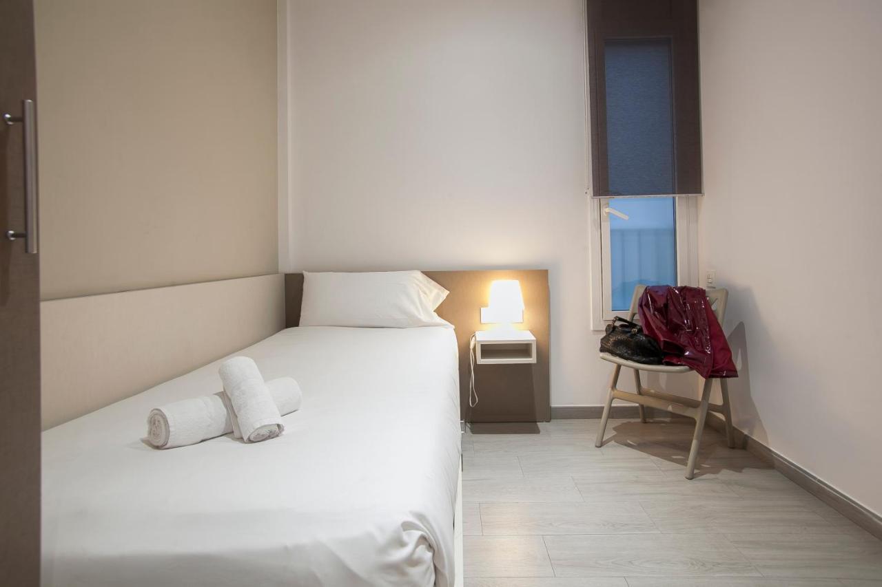 Bbarcelona Gaudi Flats Apartment ภายนอก รูปภาพ