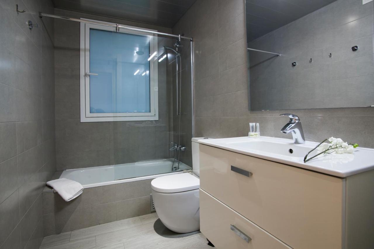 Bbarcelona Gaudi Flats Apartment ภายนอก รูปภาพ